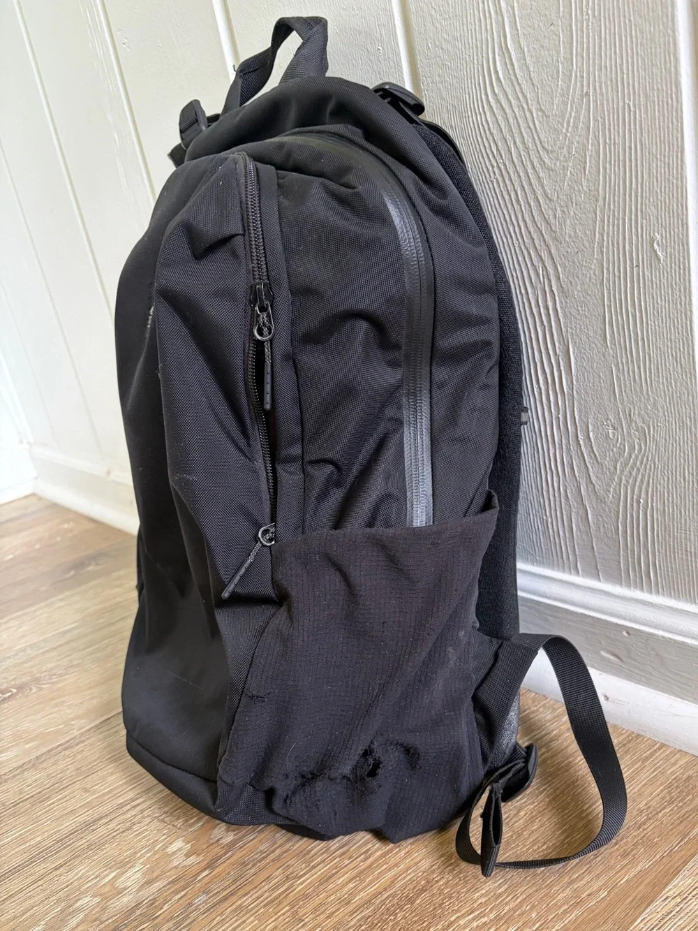 Lululemon LiftOS Commuter Backpack Black 20L | Travel Work Gym Bag